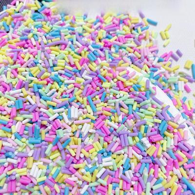 Miękka glinka w cukierkowych kolorach, slime i krem do dekoracji ciast