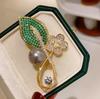 Super Beautiful Crystal Green Leaf Plant Flower Brooch for Women Banquet Corsage Elegant and Versatile Pearl Suit Pin