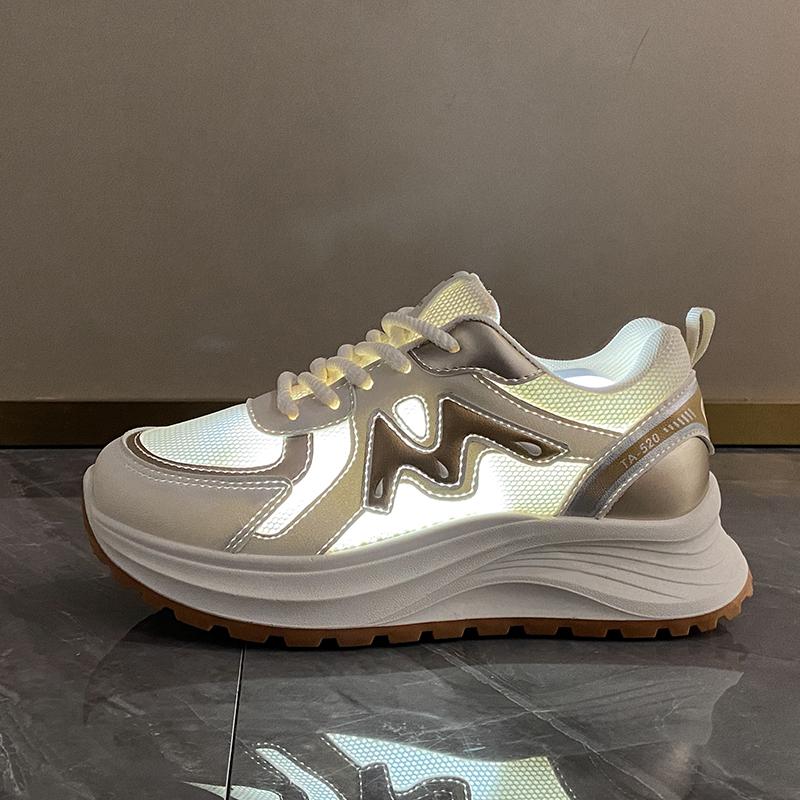 Fashion Sports Shoes for Women 2025 Spring New Super Hot Versatile Anti Slip Casual Women's Shoes Soft Sole Running Little White Shoes