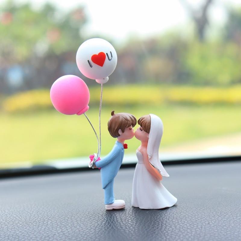 Cartoon Couples Car Ornament Model Wedding Couple Figure Car Center Console Balloon Decoration Auto Interior Dashboard Gifts
