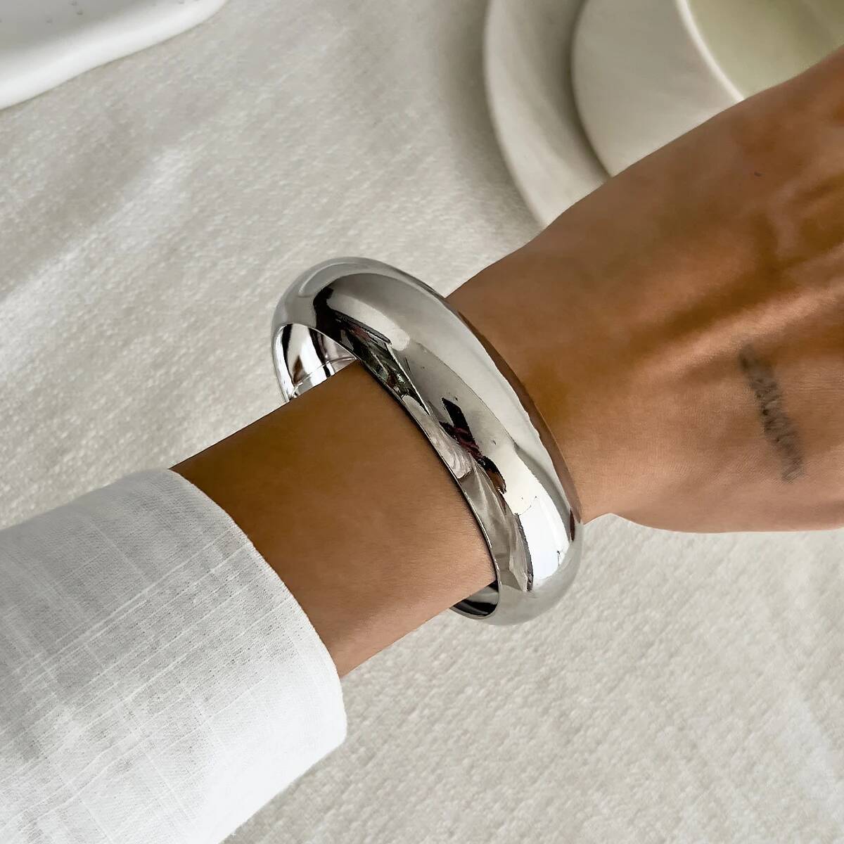 

SHIXIN 3 Styles Retro Brown Thick Resin Acrylic Wide Bangle Bracelet for Women Simple Irregular Geometric Stackable Bangle New