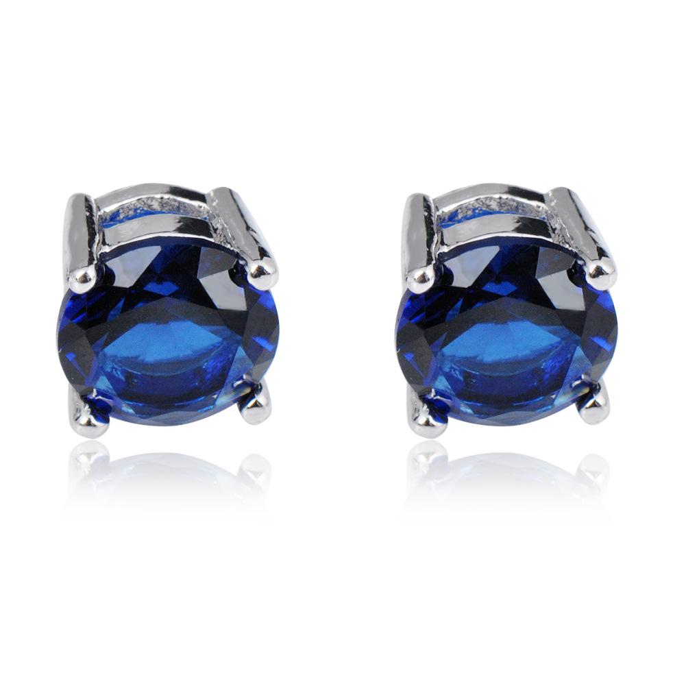 Białe Okrągłe Kolczyki Sztyfty z Diamentami z Czterema Ząbkami dla Kobiet - 8MM Cyrkonia, Modna i Wszechstronna Biżuteria.