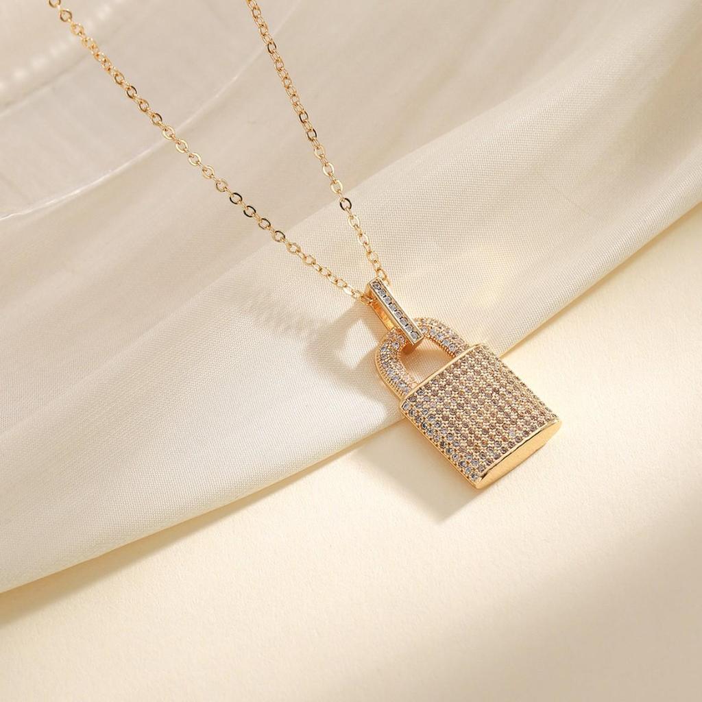 European & American Style Zircon Lock Pendant Necklace - Versatile, Luxurious & Elegant