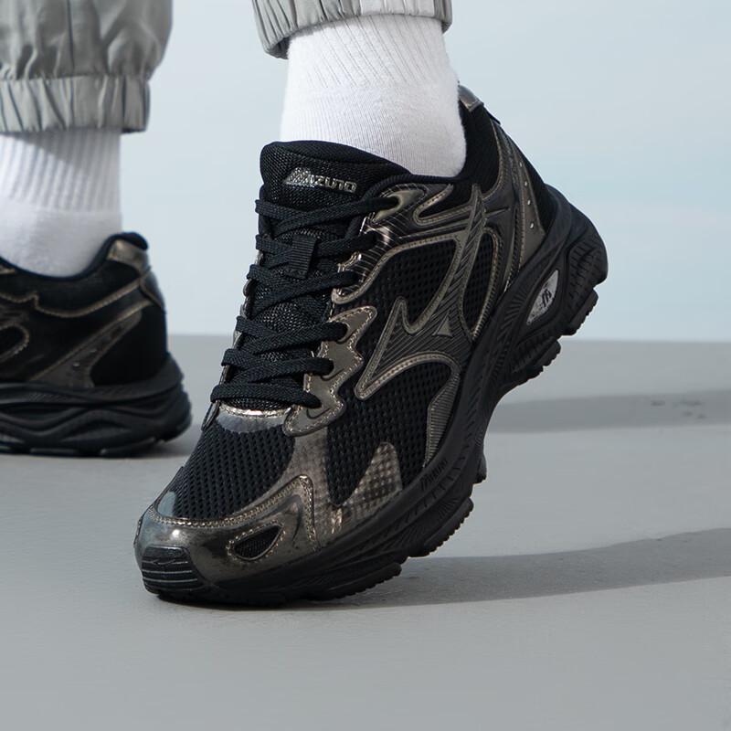 Универсальные беговые кроссовки Mizuno Racer S EUR 38.5 чёрный