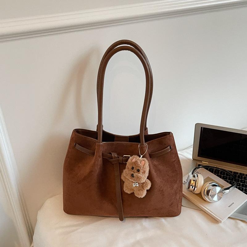 Vintage Tote Bag Large Capacity Women's Armpit Bag 2025 New Simple Suede Shoulder Bag Fashionable Commuter Bag