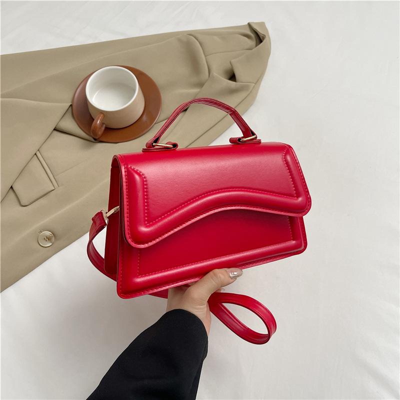 

Модна портативна сумка-месенджер Корейська версія, жіноча сумка з нішевим дизайном, нова жіноча сумка 2024 року, ретро-сумка через плече червоний