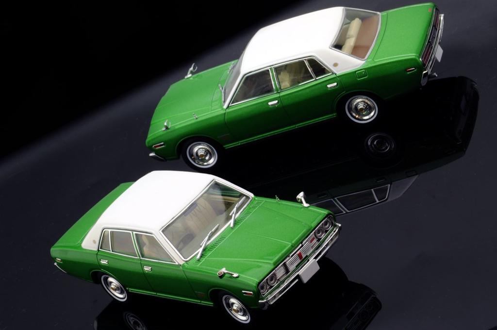 Tomica Limited Vintage Gloria 2000GL Completed LV-N43-09a (Green/White Roof)