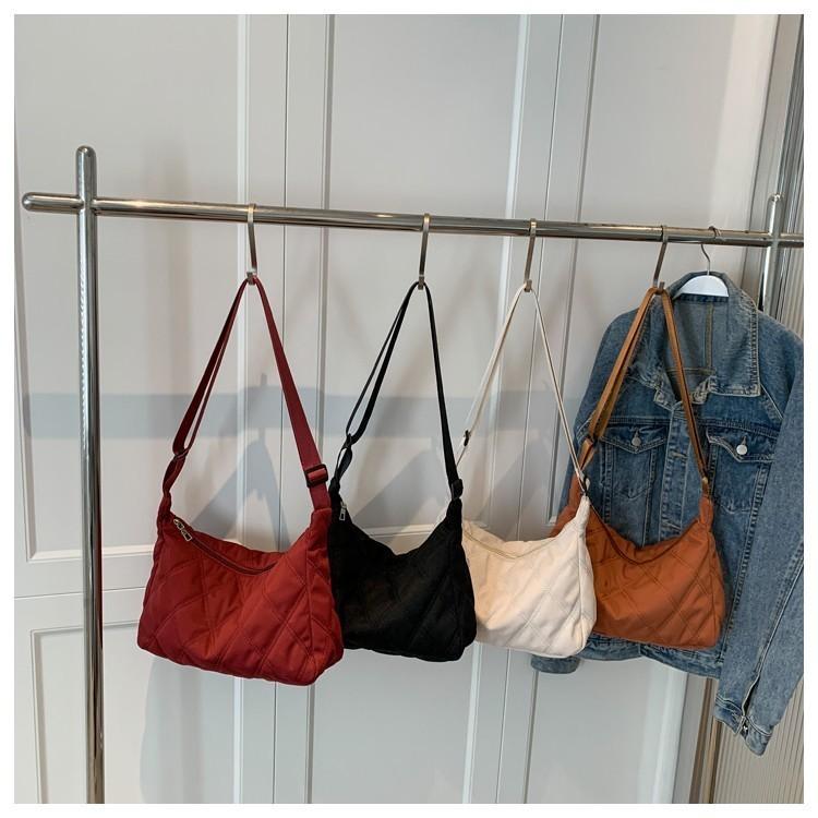 Stylish Urban Minimalist Canvas Shoulder Bag For Women Fall Winter 2023 Trendy Quilted Box Bag
