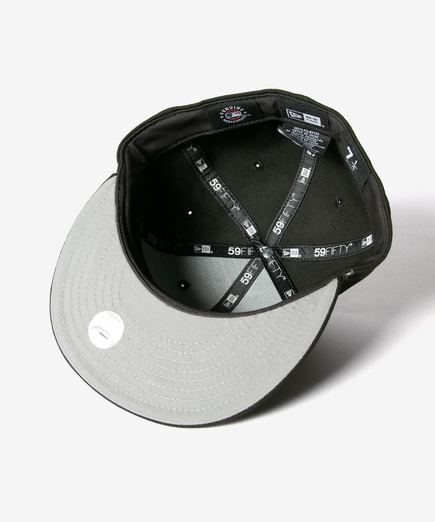 New Era 59FIFTY New York Yankees Black Black Size 7 & Cap, 5/8" [Used]