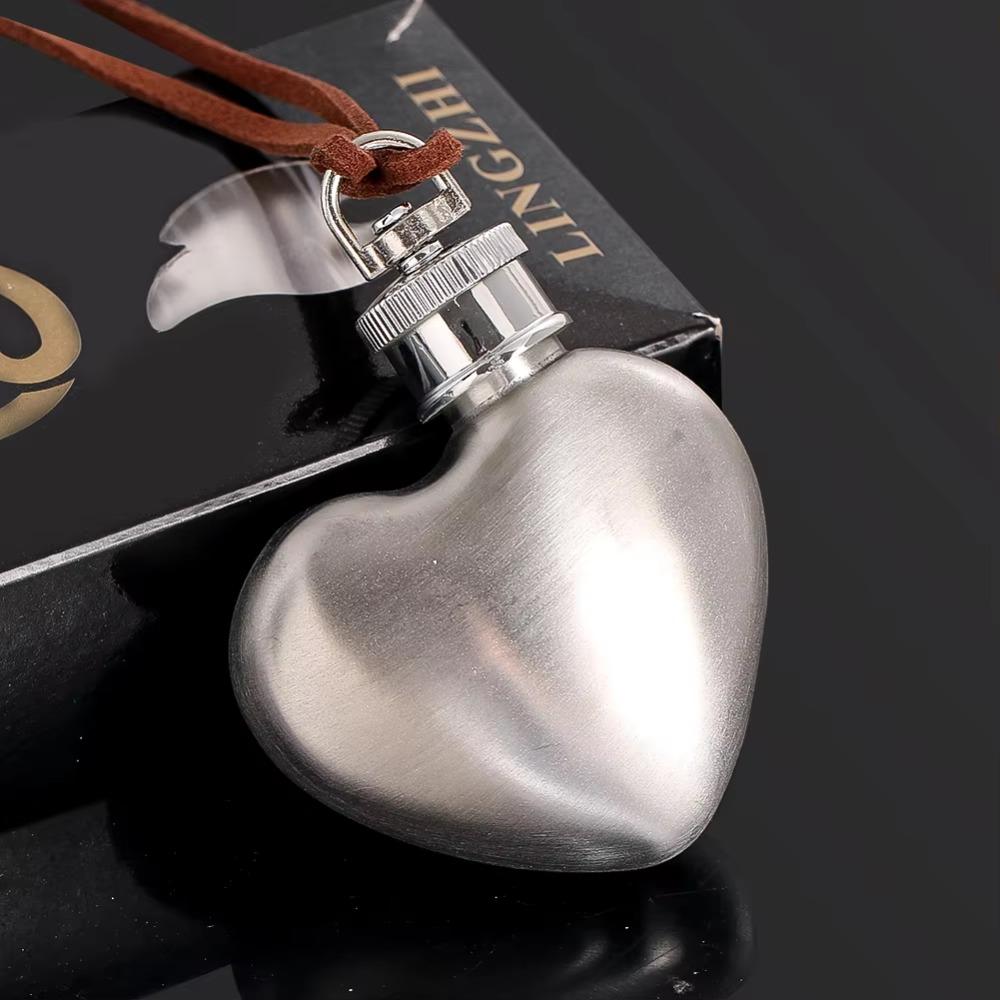 1 Oz Heart Hip Flask Food Grade Stainless Steel Wine Pot Portable Wine Flask Pendant  Gift