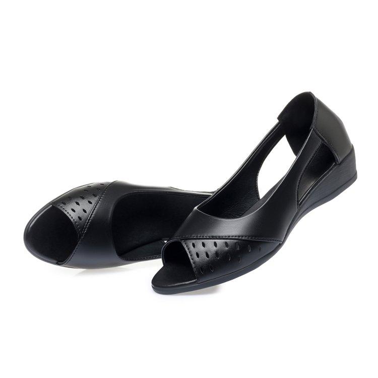 Sommer Sandalen mit weicher Sohle für Mütter Fischmaul Mittleren Alters und Ältere Lederschuhe Flach Mittleren Alters Einzelne Schuhe Damenschuhe