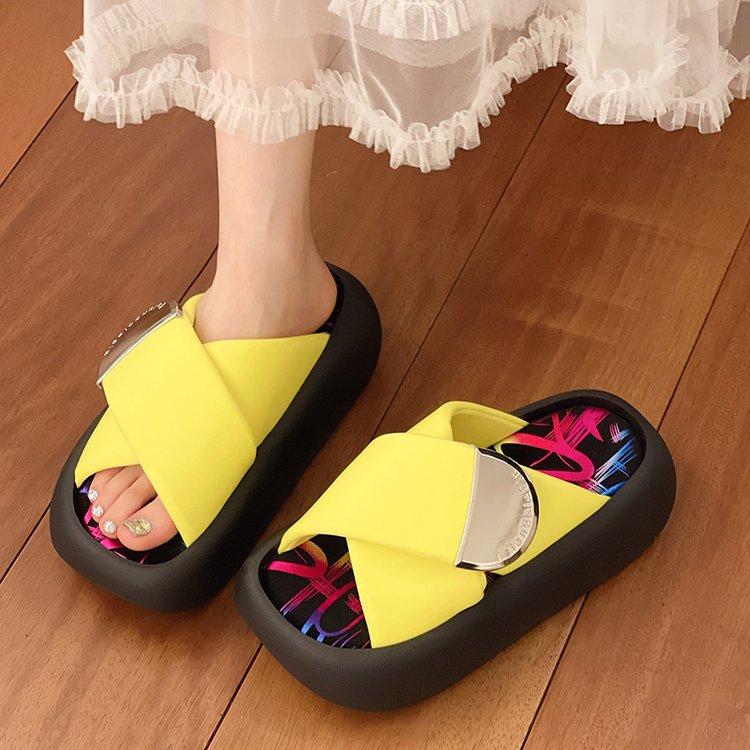 Fashion Platform thick-soled sandals for women for summer outdoor wear, high-end 2025 new styles with skirts for going out on the beach