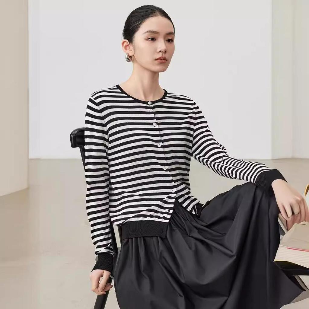 Artistic Striped Mulberry Silk Cardigan - Women's Black & White Round Neck Knit Top for Autumn