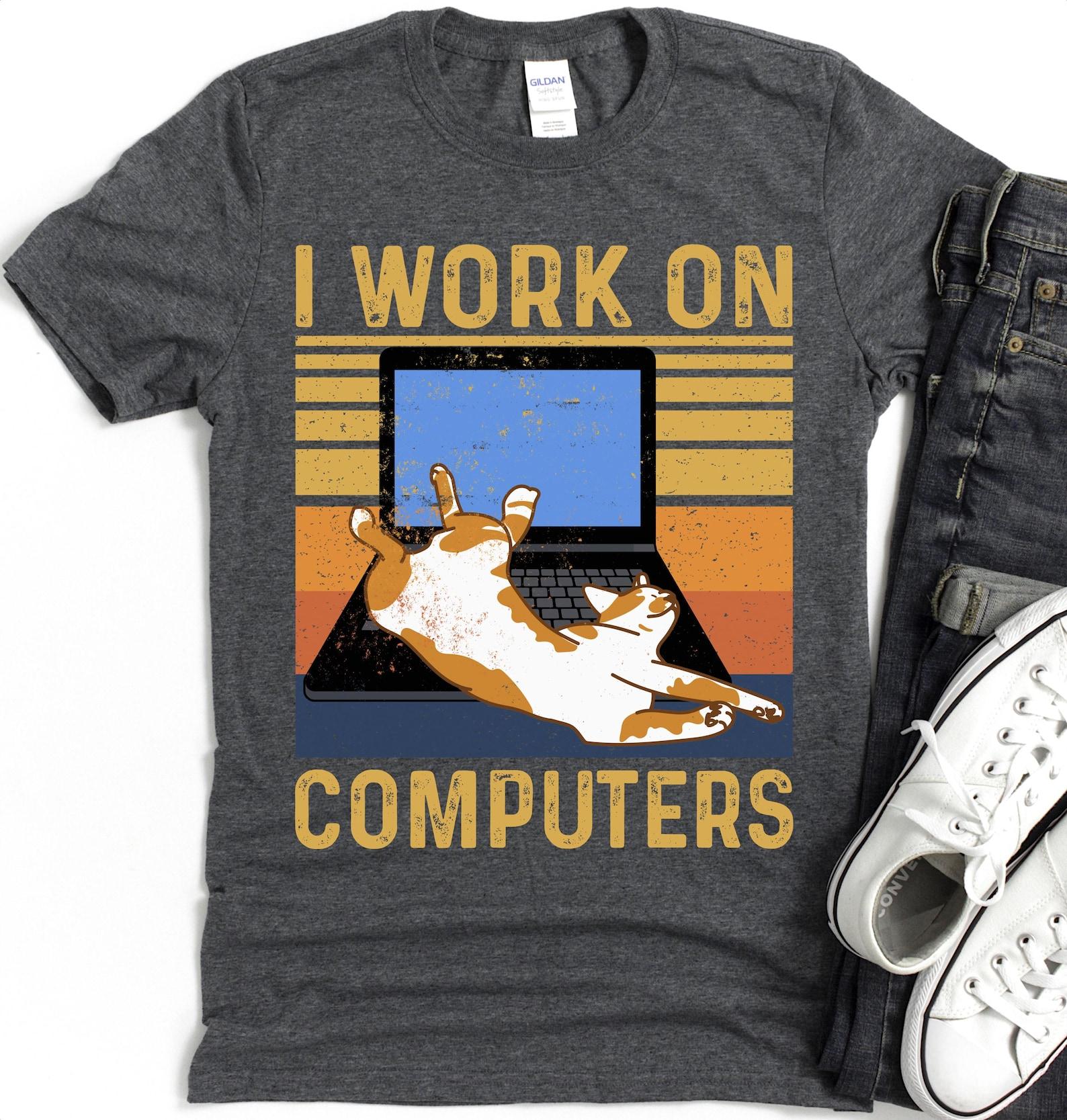 I Work On Computers T-Shirt | Retro Funny Cat tech humor M