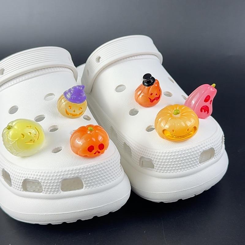 Ensemble de 6 Charms de Chaussures Noctiluents Accessoires Boucle de Chaussure à Trous pour Halloween Résine Citrouille Démon DIY Décorations de Chaussures 3D Cadeau