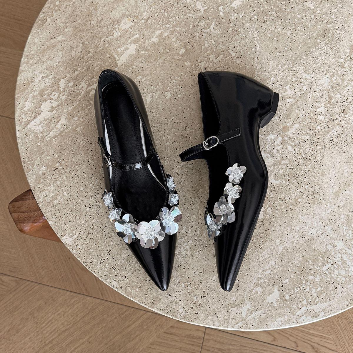 

Sequined flower inner height increase pointed single shoes temperament leather shallow mouth new Mary Jane shoes 39 чёрный