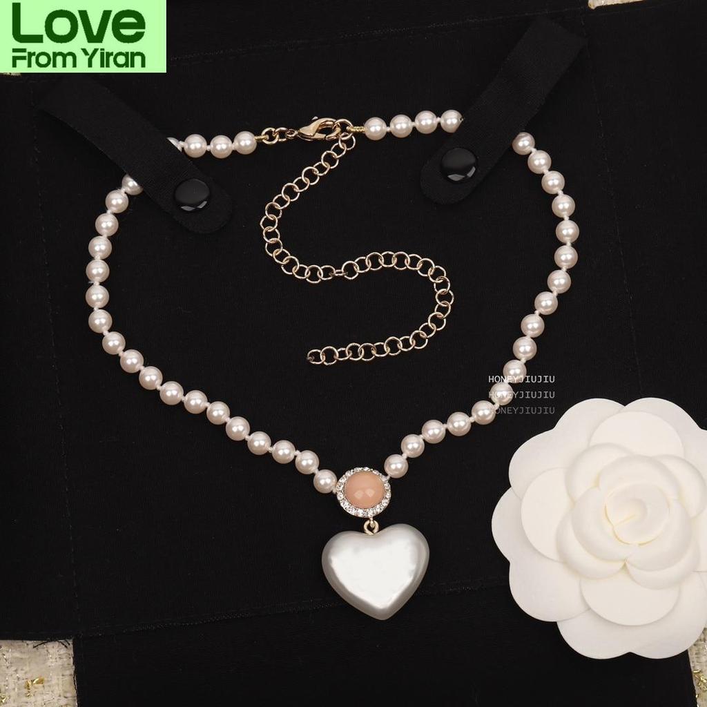 Luxurious Women Jewelry Heart Shaped Pearl Pendant Necklace Famous Top High Quality Designer Sweet Girl Present Present TrendLuxury Pendant Necklace