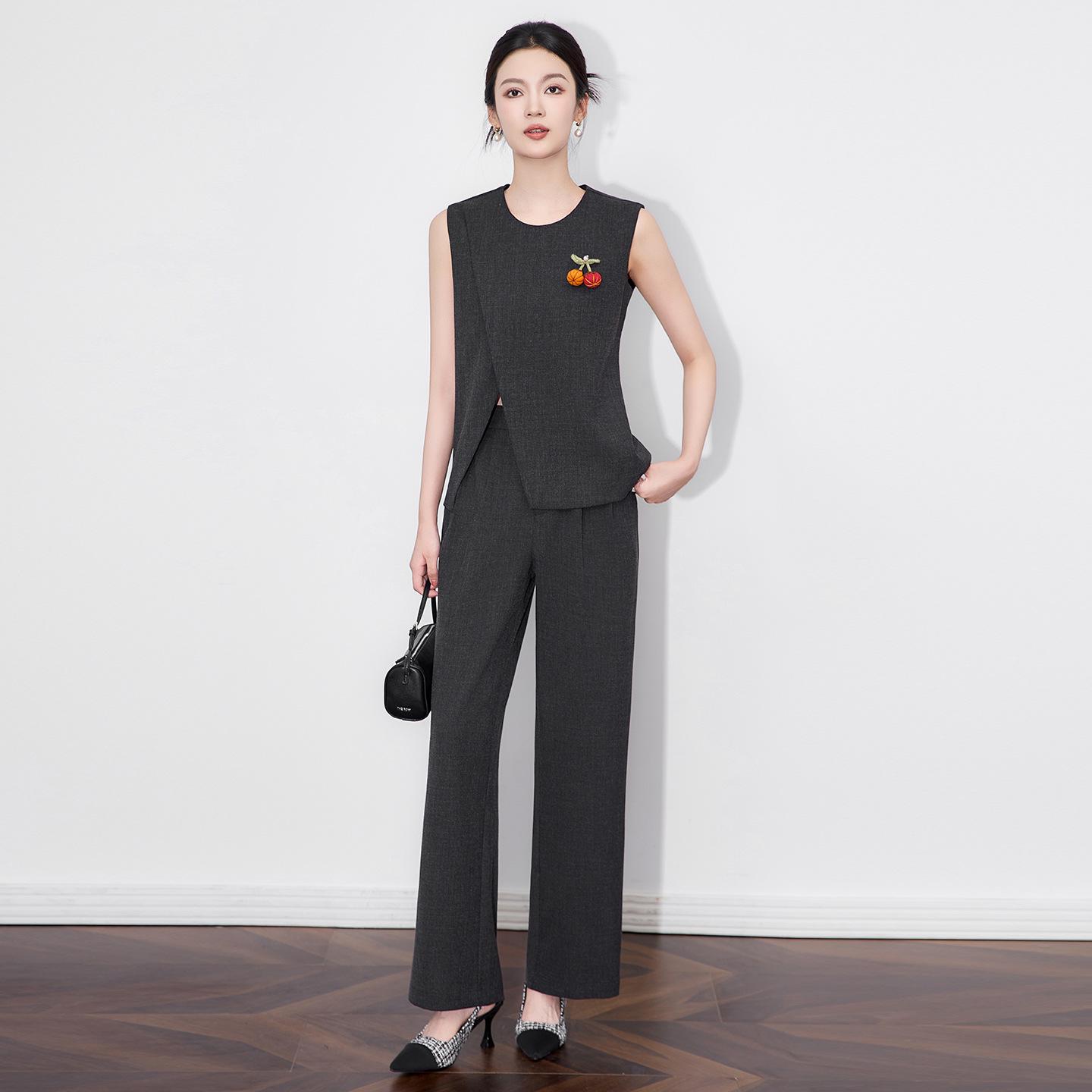 

Комплект элегантной майки без рукавов и брюк прямого кроя South Oil S темно-серого