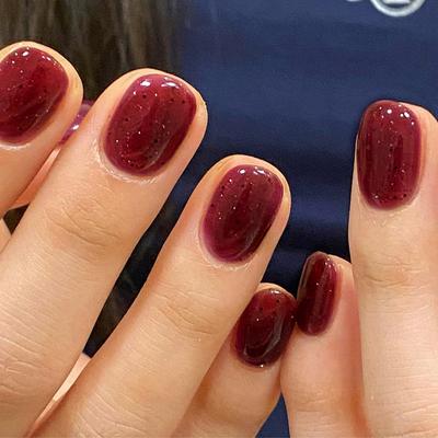 24 Pieces Short Classic Red New Year's Flash Manicure, White Fake Nails, Christmas Day Feeling, Red Wear Armor