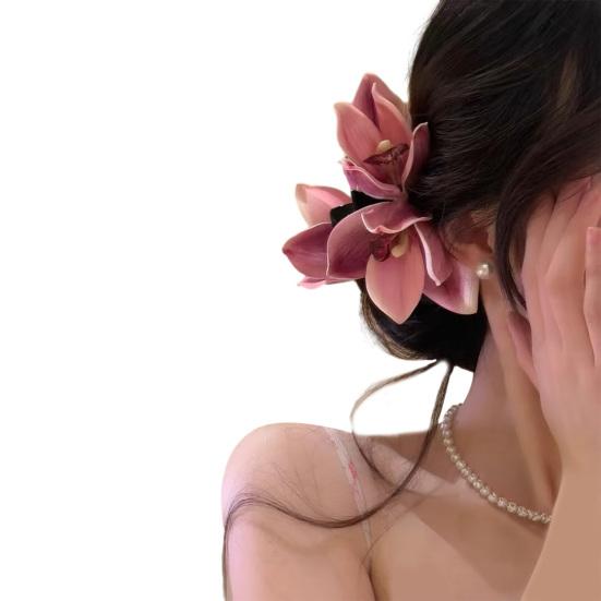 

Hair Claw 3D Simulated Flower Shape Hair Clip Anti-slip Teeth Back Head Shower Hair Claw Hair Accessories розовый