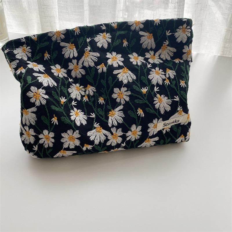 Large Capacity Daisy Embroidered Makeup Bag for Women Zippered Toiletry Bag Compartments Travel Cosmetic Organizer