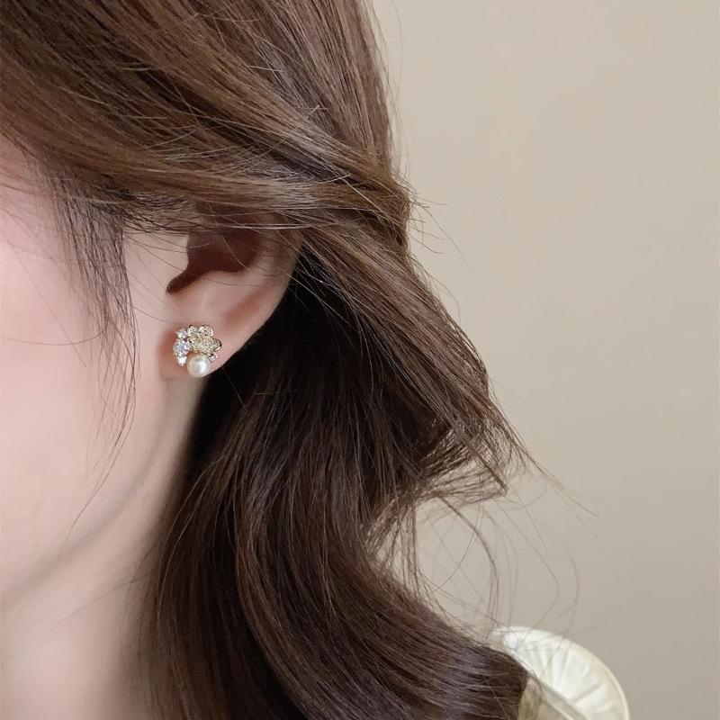 Design Zirconia Flower Pearl Earrings Female Temperament Gentle Earrings Small Hundred with Fashionable and Versatile Senior Sense Earrings