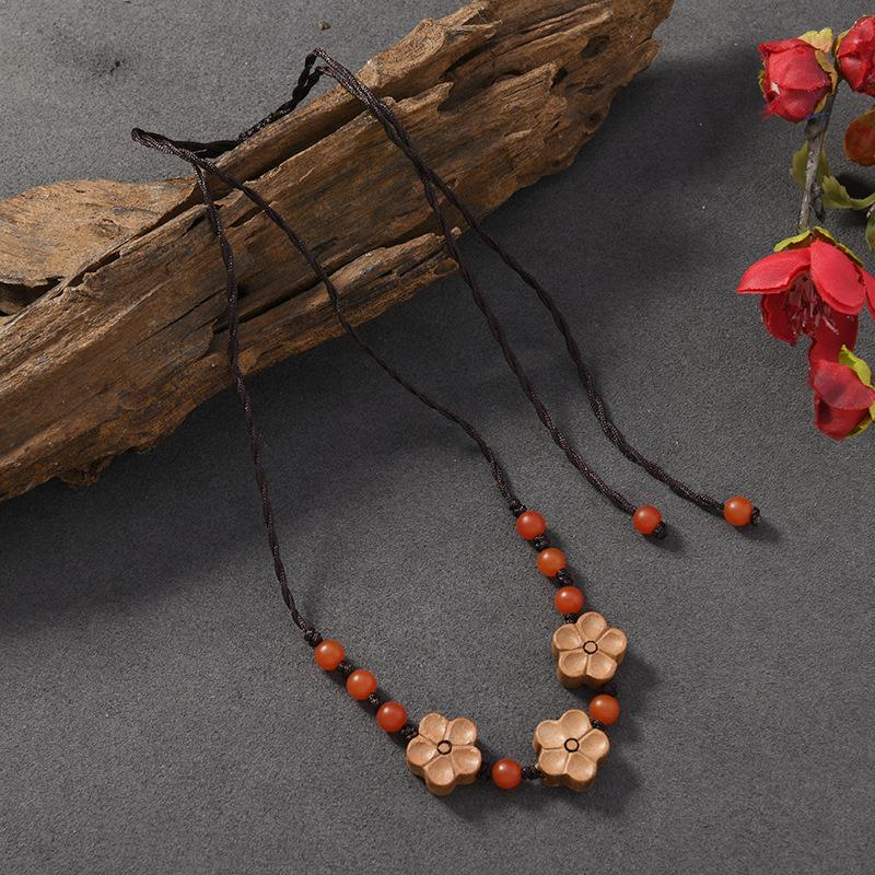 Imitation old beeswax necklace, safety buckle pendant, collarbone chain, women's retro long sweater chain pendant, men's accessories.