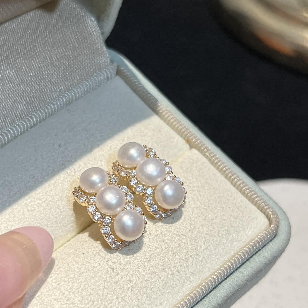 2026 Latest Popular 5-6MM Natural Freshwater Pearl Stud Earrings High Quality Little Pearl Design 5-6MM