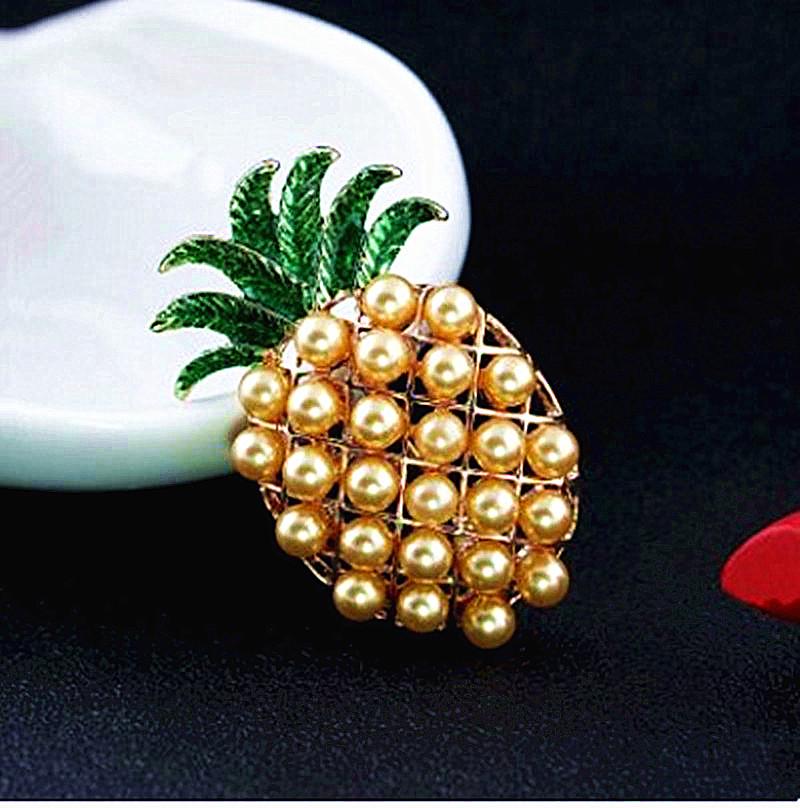 Chic Gold Pearl Pineapple Brooch - Stylish Lapel Pin for Vests & Sweaters Zhenyao Accessories