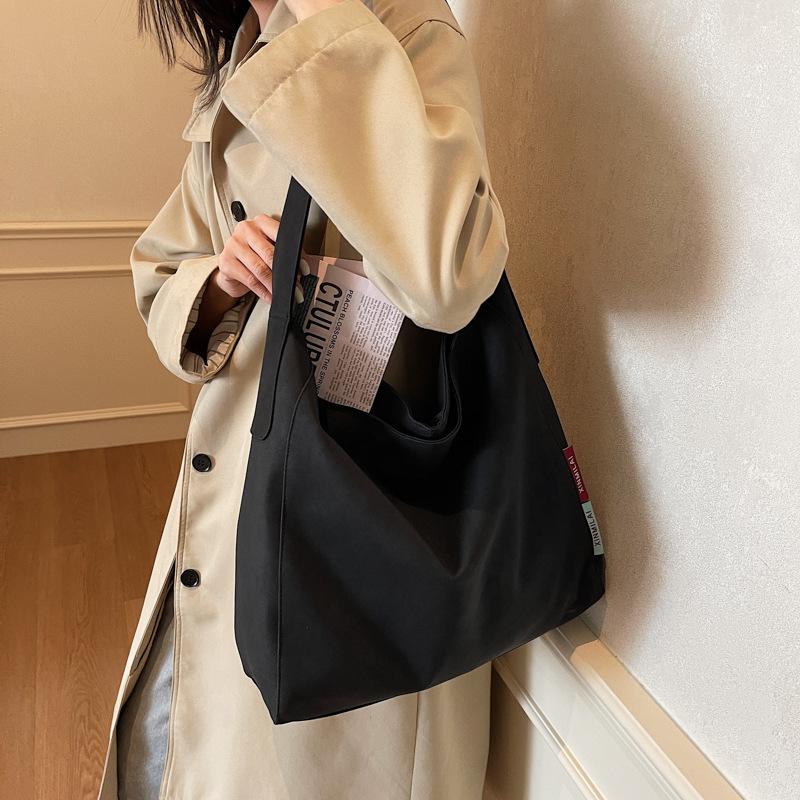 Lazy Wind Large Capacity Tote Bag Women's 2025 New Winter Retro Fashion Shoulder Bag Versatile Underarm Bag