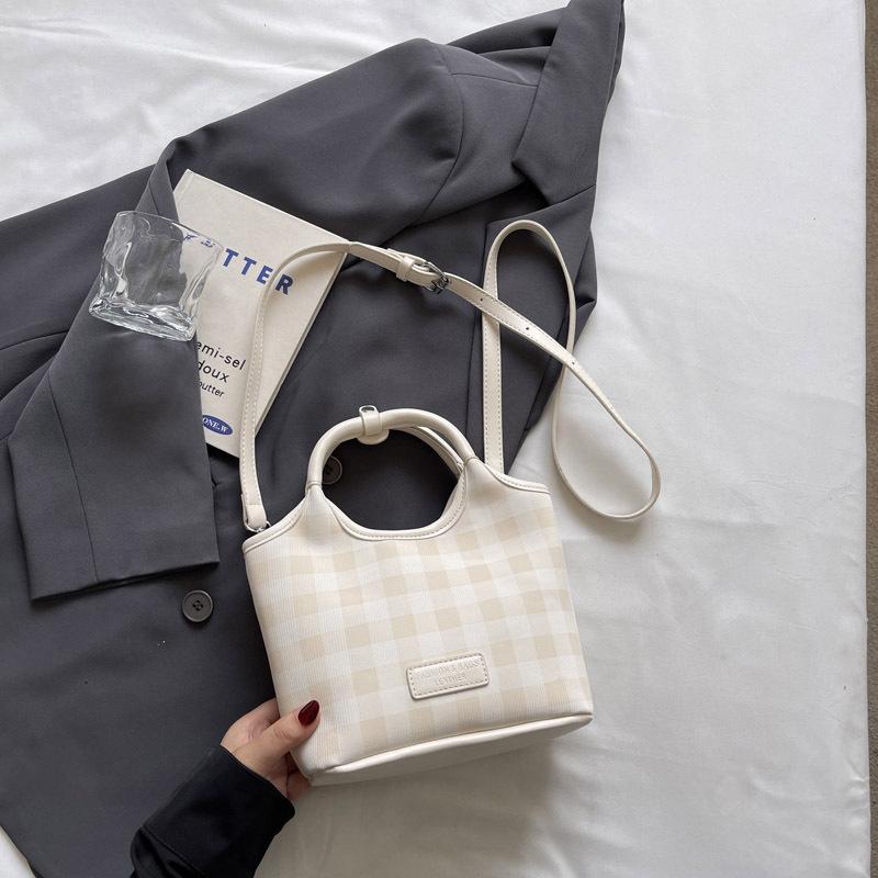 2025 New Fashion Versatile Shoulder Crossbody Bag Premium Underarm Temperament Plaid Hand Bag Bucket Bag