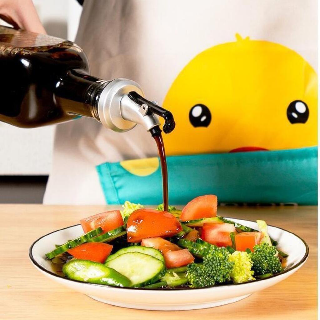 Kitchen Press Type Oil Pourer Spout Oil Bottle Stopper Dispenser for Soy Vinegar
