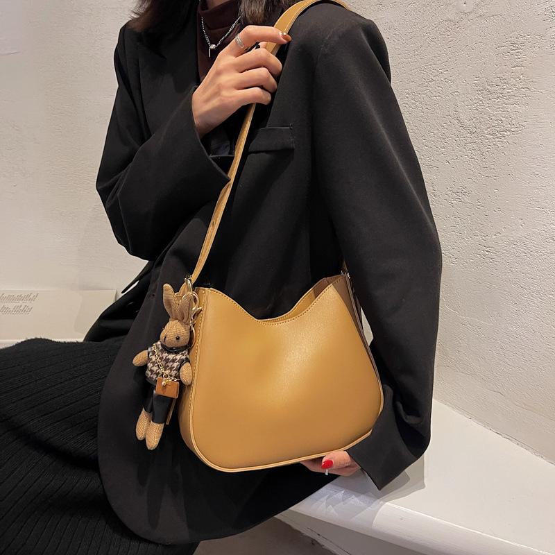 2024 Women's Retro Messenger Bag: Large Capacity Casual Tote with Textured Shoulder Design