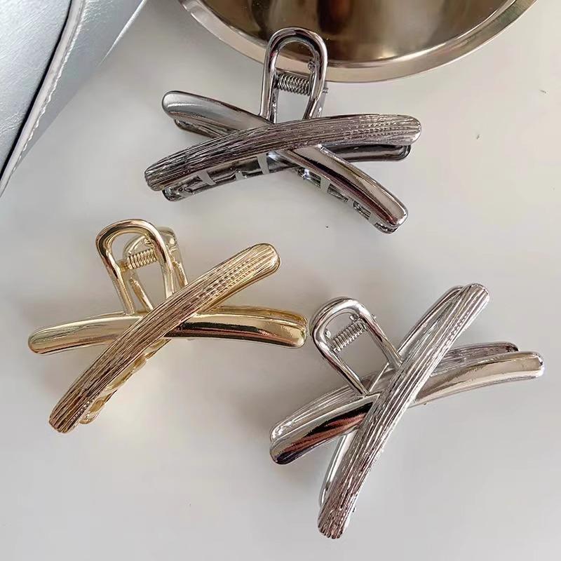 

Korean Style Metal Claw Clip for Women - Elegant Shark Clip for Updo Hairstyles