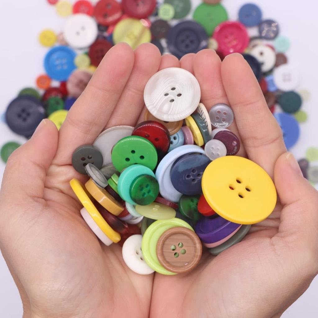 Wepetyo 660 Pcs Resin Buttons Assorted Sizes 2 and 4 Holes Round Craft Buttons for Adult Sewing,Kids Manual Button Painting,DIY Crafts(Rainbow)