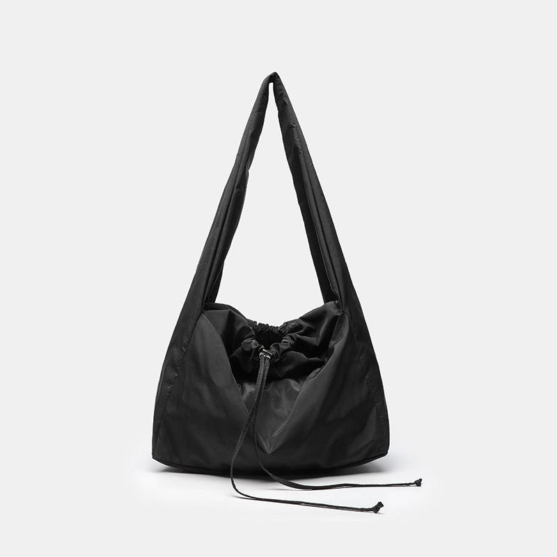 

Сумка кроссбоди черная нейлоновая парусиновая сумка повседневная крутая ленивая сумка женская летняя большой вместимости универсальная подмышечная наплечная сумка 38*21*31cm чёрный