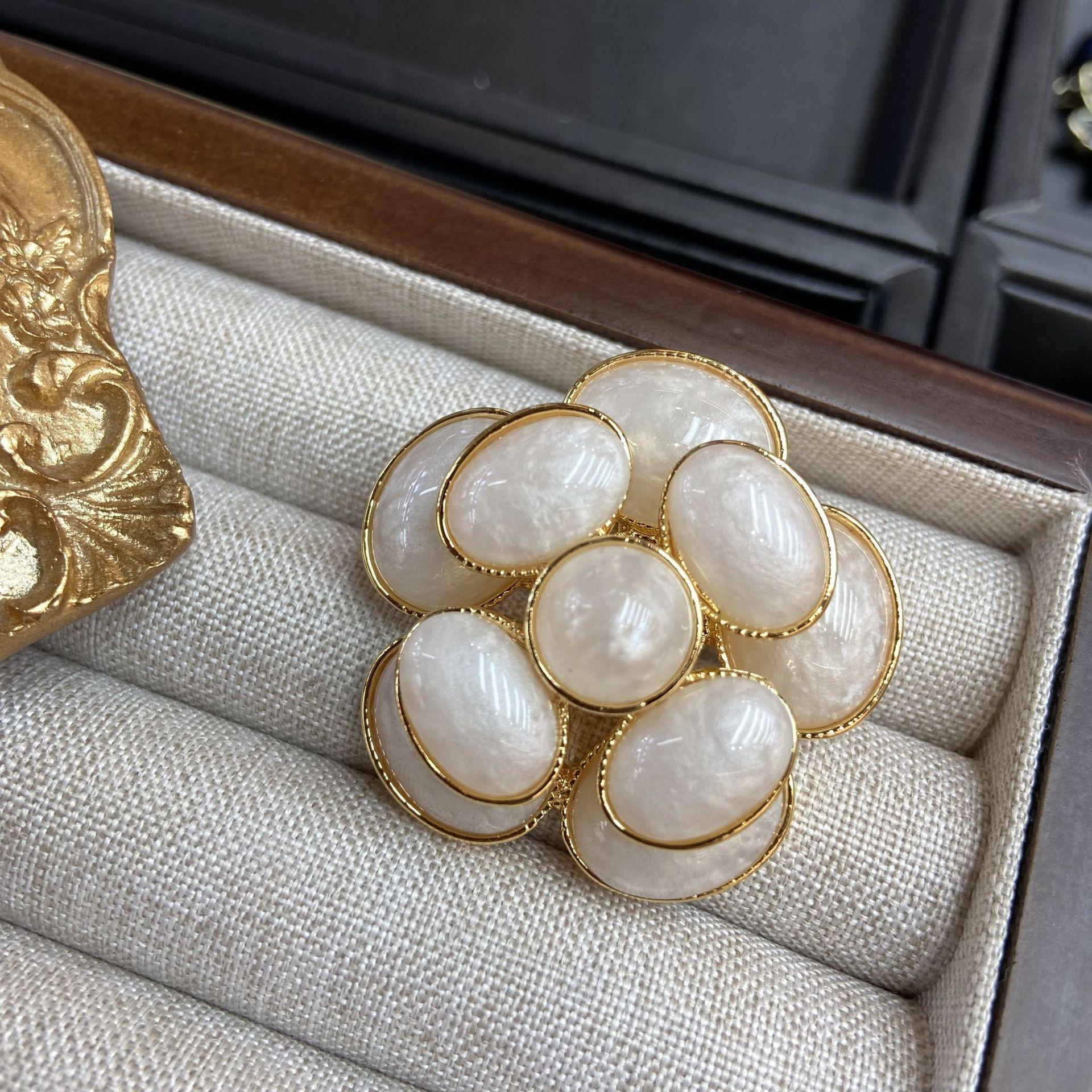 

Натуральная пухлая морская ракушка камелия брошь пряжка для шарфа серьги из чистого медного шелка универсальная пряжка для шарфа брошь аксессуары