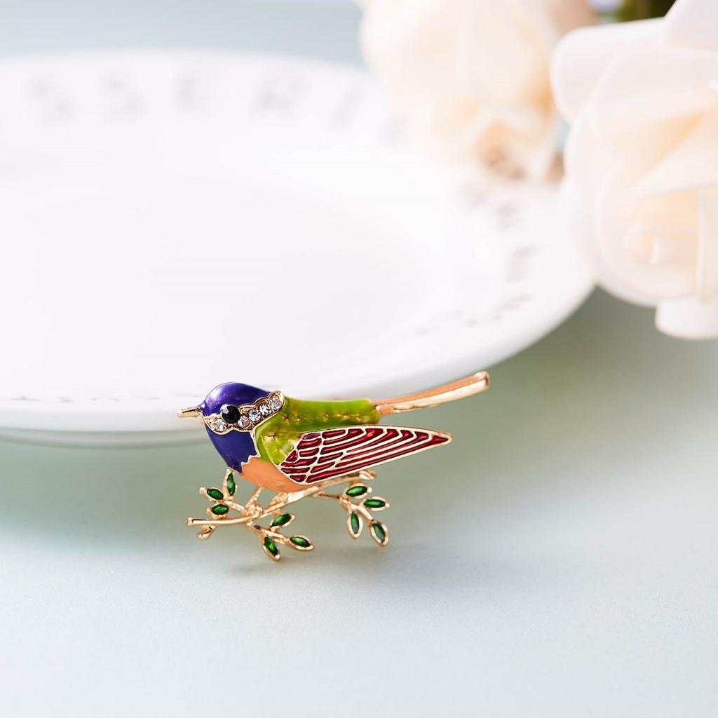 Lovely Bird Sitting On Tree Branch Brooch For Women Men Exquisite Rhinestone Vivid Flying Hummingbird Animal Enamel Pins Jewelry