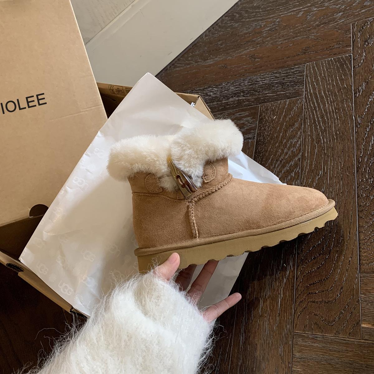 

Spot cowhide version autumn and winter hairy horn buckle cotton shoes round head thick sole casual versatile warm comfortable snow boots women 35