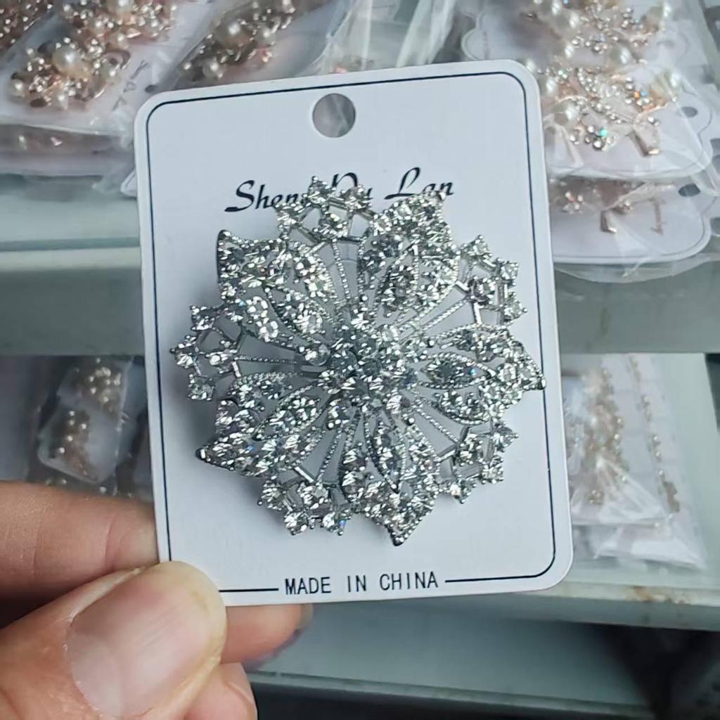 High-End Korean Alloy Scarf Buckle with Diamond, Pearl, and Brooch Pin Accessories