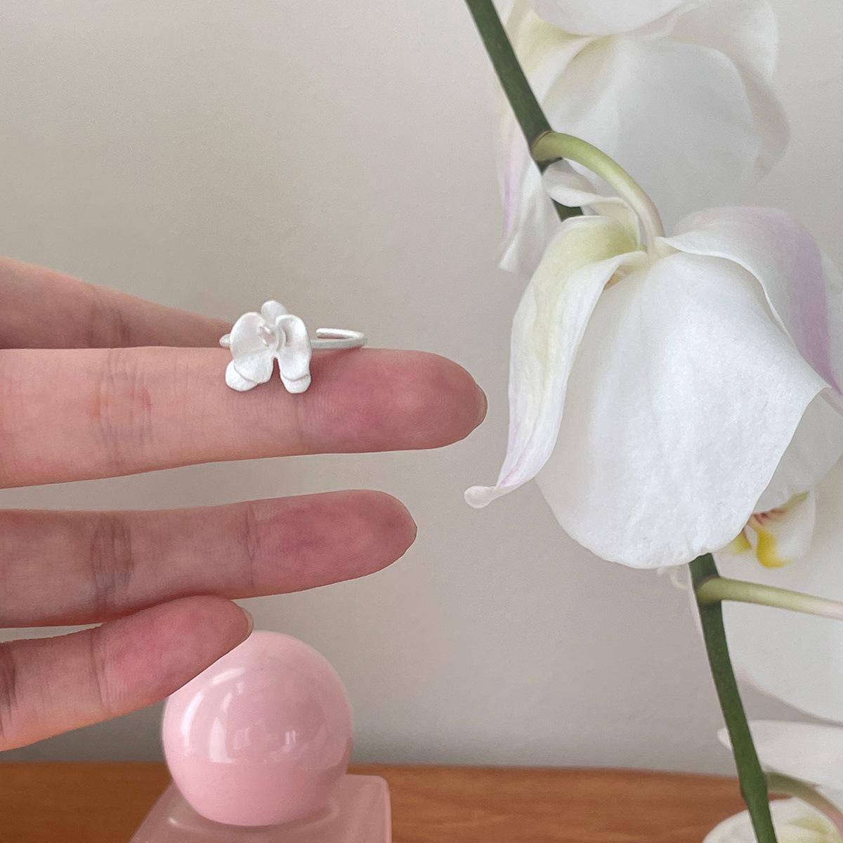 

Кольцо Mori с цветком фрезии из белого серебра, обработанное пескоструйной обработкой, универсальное, модное, из стерлингового серебра, легкое, роскошное, новое кольцо на палец opening adjustable