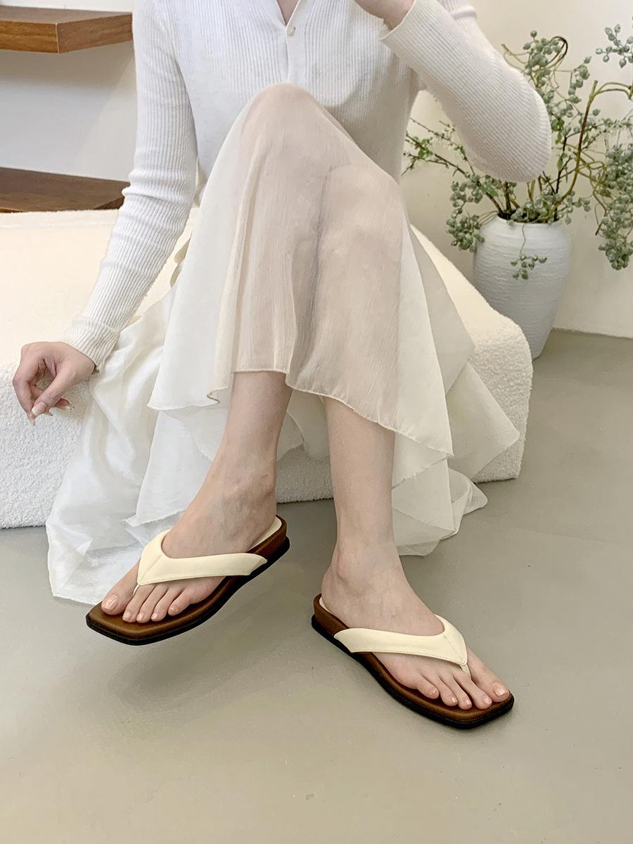 

French sandals pinch-on flip-flops fairy shoes summer wear 2025 new simple toe wedge sandals 35