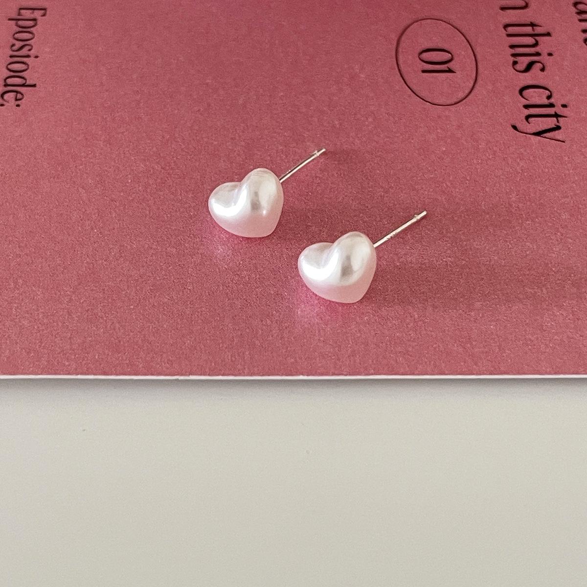 

925 Silver Needle Love Stud Earrings Female Mori Sweet Korean Style Pearl Earrings Light Luxury Premium Summer Earrings 925 silver needle