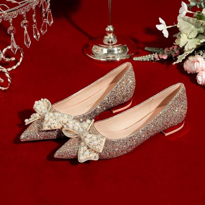 

Остроконечные женские туфли с серебряным кристаллом и жемчужным бантом на низком каблуке, темпераментные свадебные туфли с веером богини, свадебные туфли Zapatos De Mujer