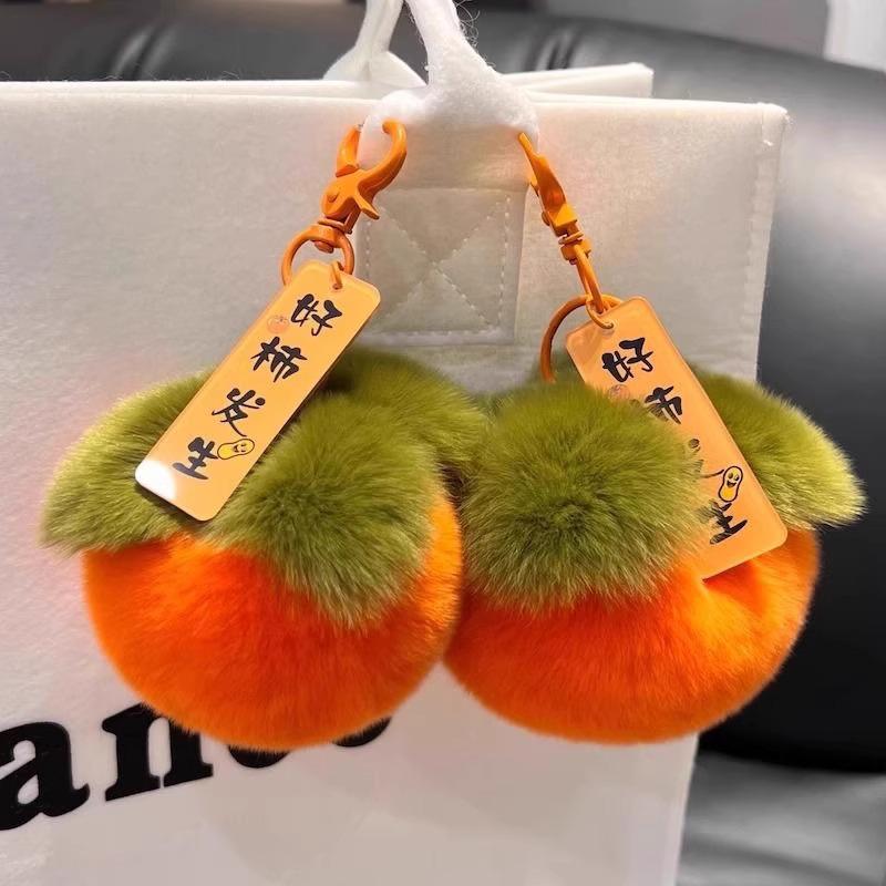 Plüsch Kaki Anhänger: Gute Dinge passieren - Rexkaninchenfell-Imitation, Plüschball-Taschenanhänger