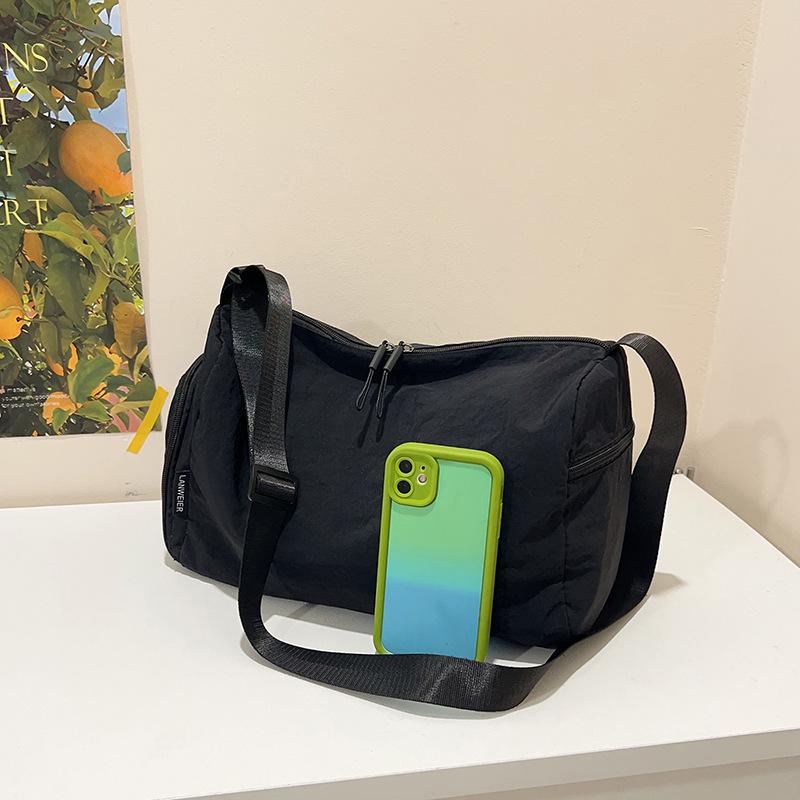 

Casual women s bag outdoor sports bag new large-capacity commuter tote bag short-distance travel shoulder messenger bag чёрный