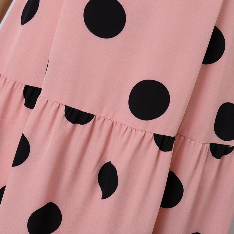 Damen-Kleid in Übergröße mit Rüschen, Rundhalsausschnitt, mittellangen Ärmeln und Punkten