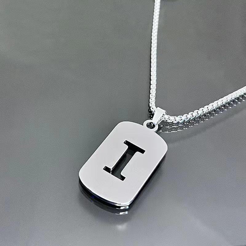 Collar de acero y titanio con 26 letras: Accesorio Unisex para Estudiante y Pareja - Diseño Minimalista y Moderno KTJ