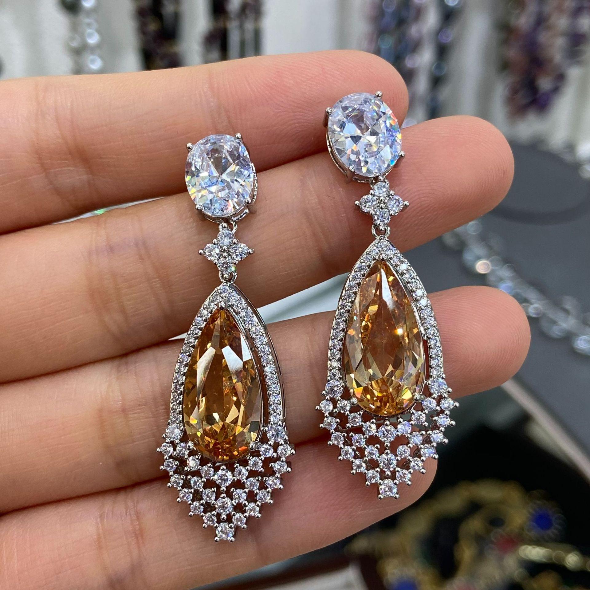 

Fashion Atmosphere Light Luxury High Sense Water Drop Shaped Mosaic Earrings Niche Needle Heavy Industry Earrings