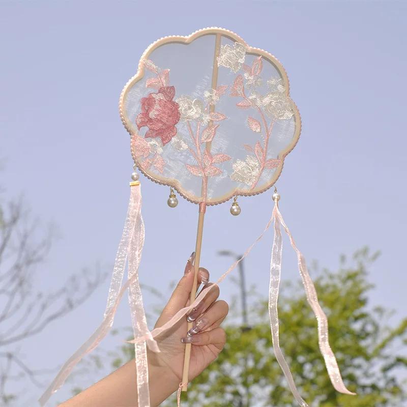 New Vintage-Style Round Fan with Pearl Embroidery, Unique-Shaped Fan for Photo Shoots in Scenic Spots, Hanfu Accessory, Eight-Petal Round Fan